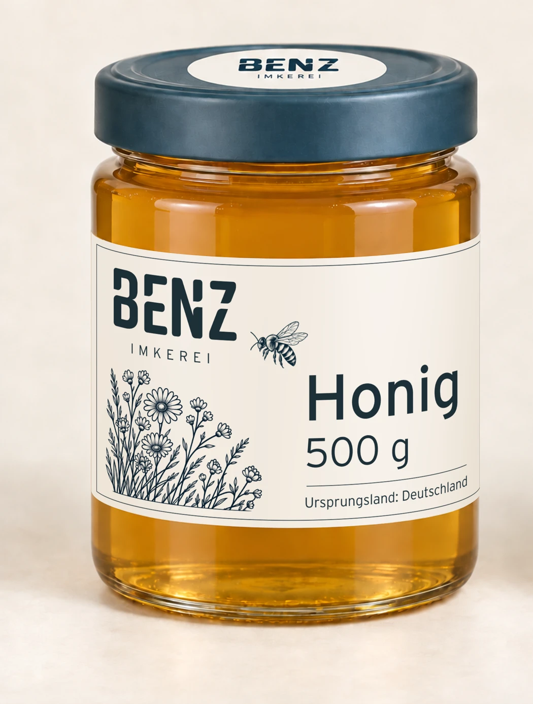 Goldener BENZ-Honig im 500-g-Glas mit blauem Deckel und Blütenetikett